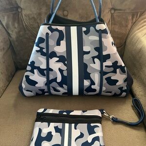 Haute Shore Bag with pouch